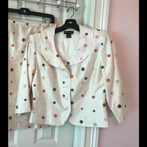 100% silk Size 6 Jackie O style suit